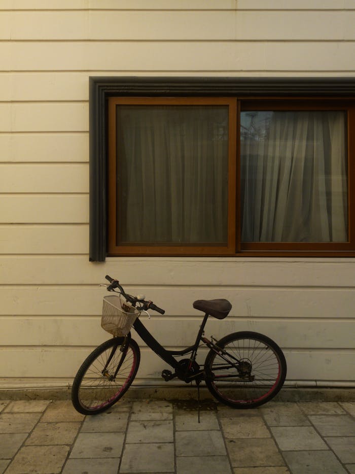 A bicycle rests against a contemporary wall in Bodrum, Türkiye, capturing urban minimalism.